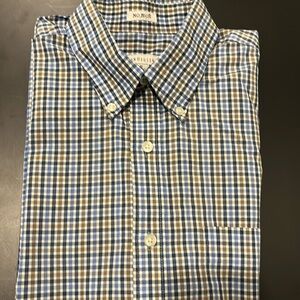 Men’s short Sleeve Dress Shirt.  Van Heusen.  No Iron. Size M 15-15-1/2